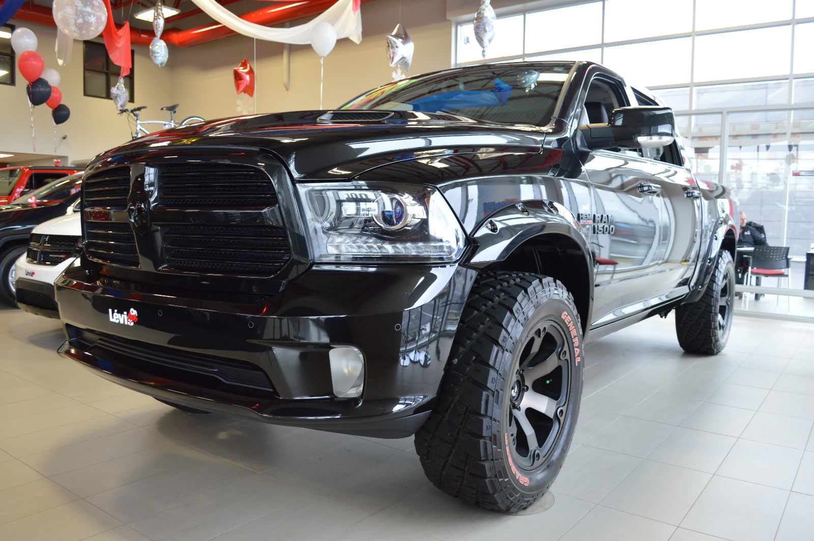 Lévis Chrysler Ram 1500 Sport Crew Cab Démonstrateur 2016 à vendre