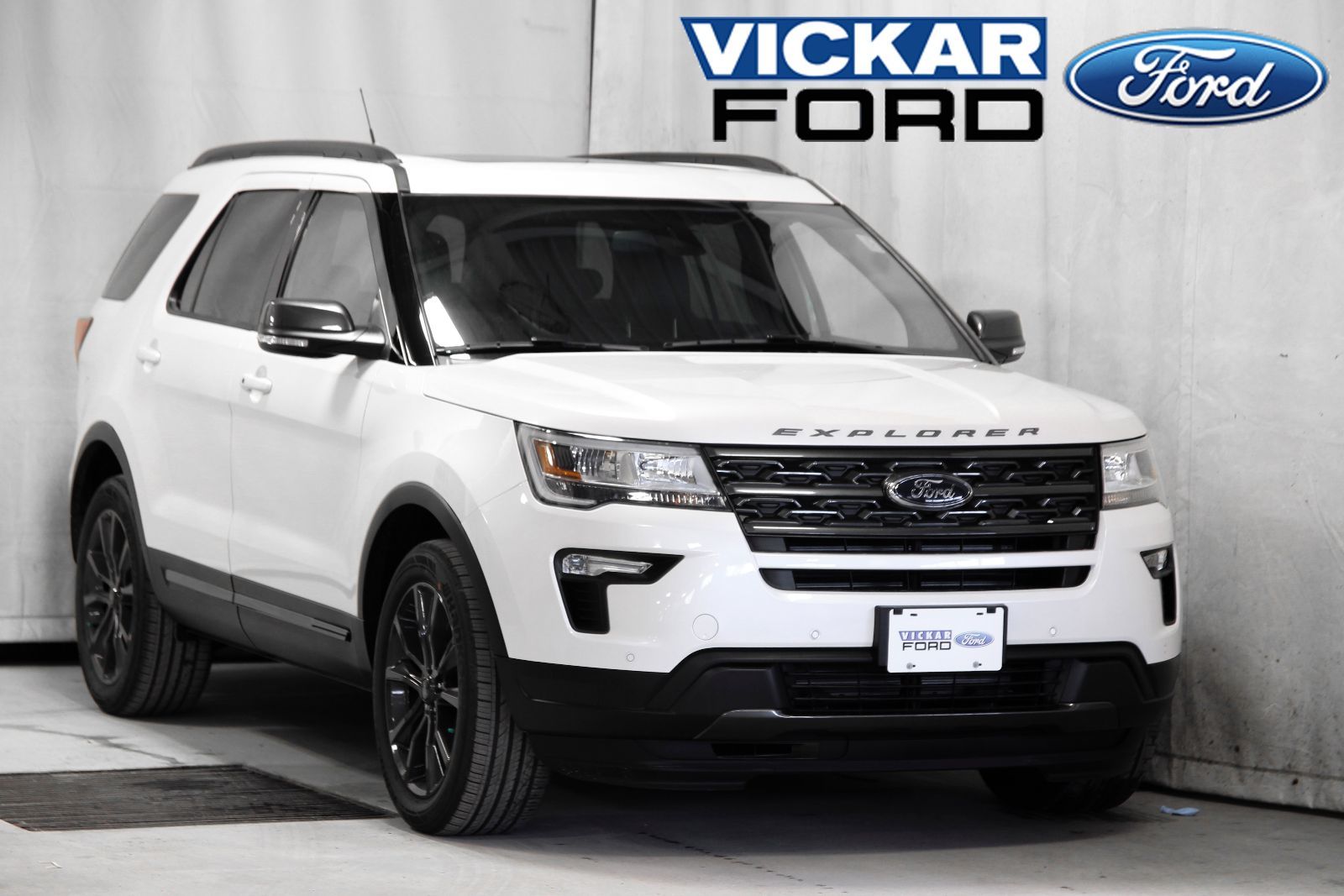 New 2018 Ford Explorer XLT White Platinum Metallic Tri-Coat for sale - $46838.0 | #18T9426 | Vickar Ford | Winnipeg