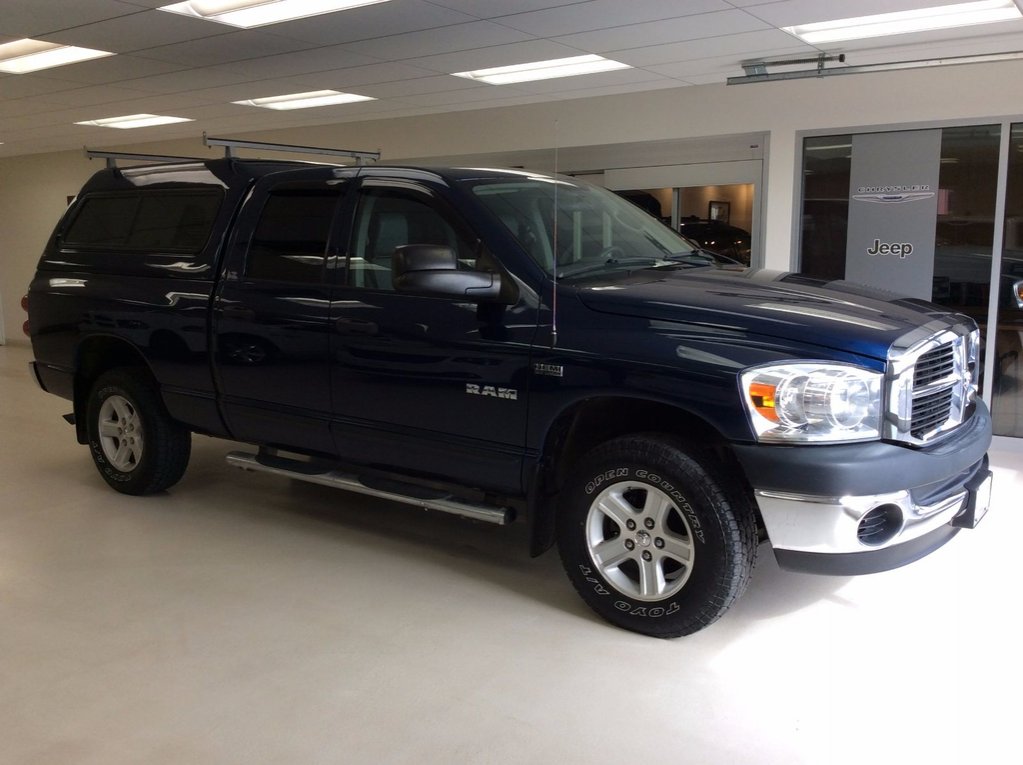 2008 Dodge RAM 1500 6 PLACES, BOITE DE FIBRE 4X4 à vendre Automobile Guy Beaudoin à Laurier