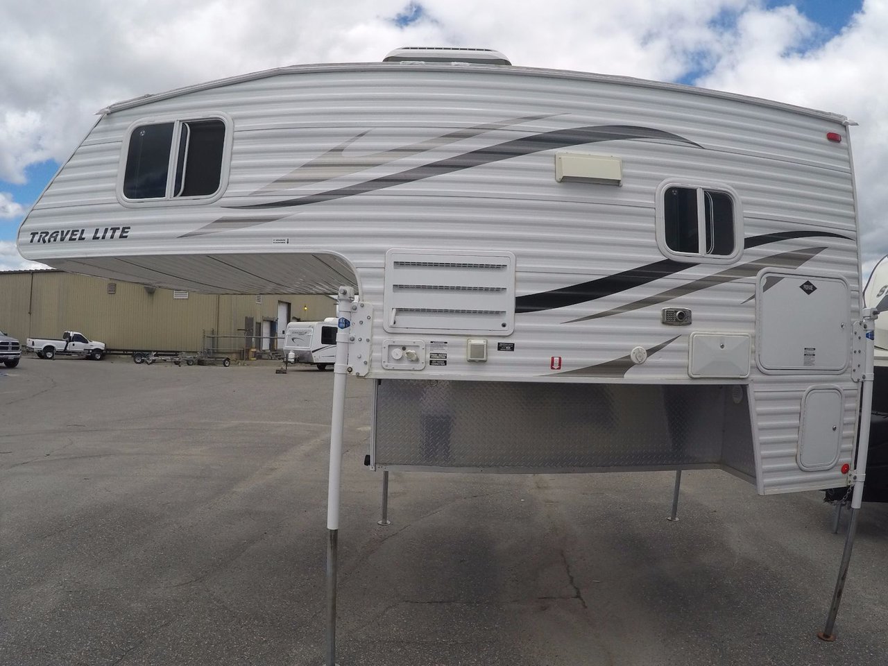 Travel Lite Truck Camper 890SBRX 2013 d'occasion à Sudbury Inventaire