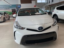 2018 Toyota Prius v BASE