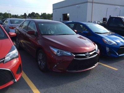 2017 Toyota Camry 4-Door Sedan SE 6A