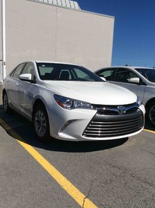 2017 Toyota Camry 4-Door Sedan LE 6A INCLUDES TOYOTA SMART START & WINTER TIRES ON RIMS!