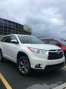 2016 Toyota Highlander hybrid LE CVT MANAGER'S SPECIAL!!
