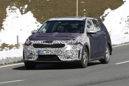 Kia Niro: Le petit SUV hybride bientôt révélé.