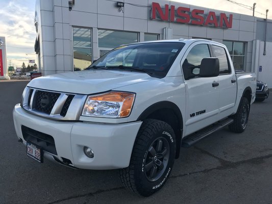 2012 nissan titan pro 4x tire size