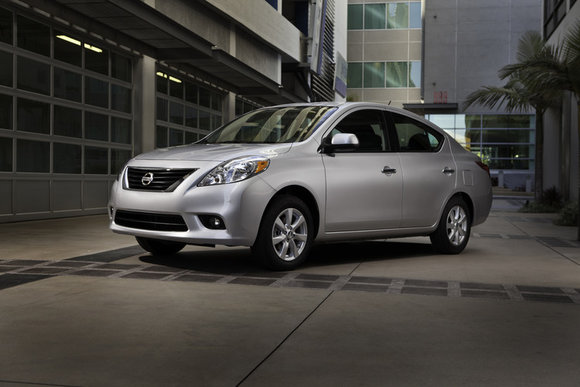 Nissan Versa 2013 – Plus d’espace, mais beaucoup moins chère.