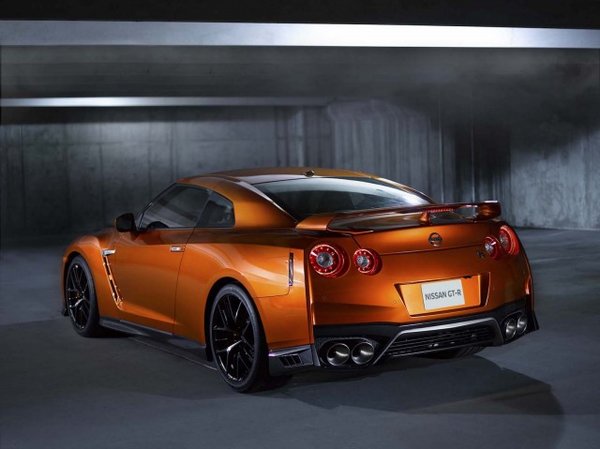 Nissan Unveils New GT-R at the New York Auto Show