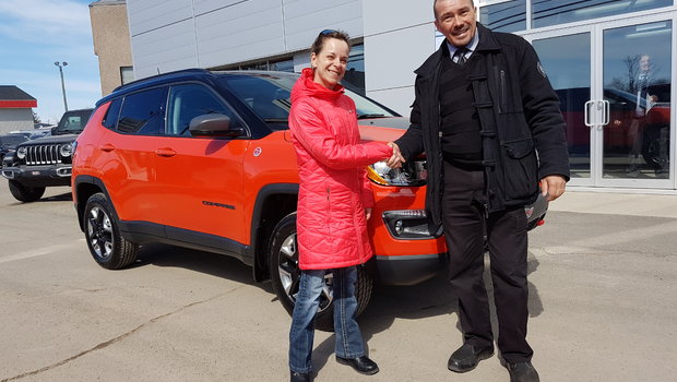 Merci à Mme. Josée Plourde pour l'achat de son magnifique Jeep Compass Trailhack orange brulé.