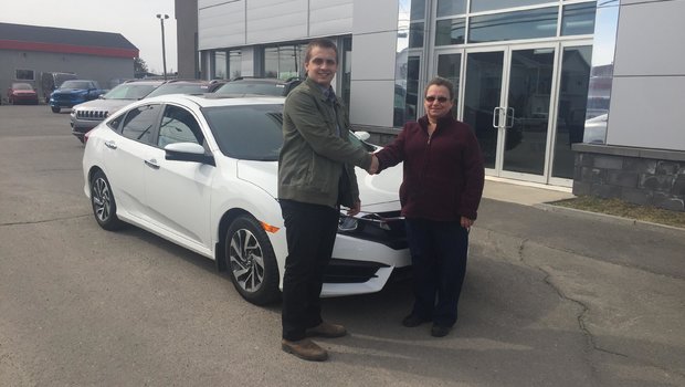 Félicitation à Mme. Lucille St-Pierre qui à fait l'acquisition de sa nouvelle Honda Civic. Merci beaucoup.