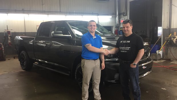 Un gros merci à monsieur Steve Morin de st-Louis-du-HA!-HA! Client fidèle RAM pour l'acquisition de son tout nouveau 1500 sport 2018 allure noir.