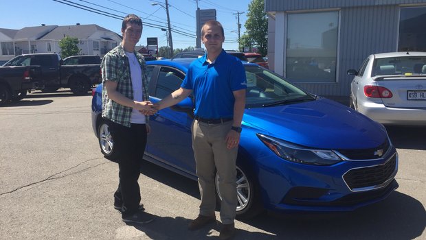 Un gros merci à M. Mickael D'auteuil pour son magnifique Chevrolet Cruze 2017 d'un très jolie bleu. Félicitations et bonne route.