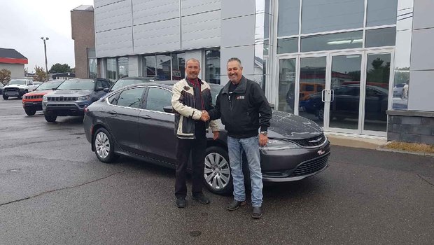 Un gros merci à M. Carol Nolet pour l'acquisition de son nouveau Chrysler 200. Merci M. Nolet de votre fidélité.