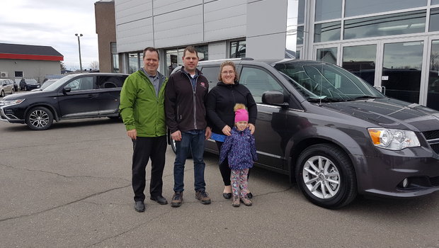 Merci beaucoup à Marc André et sa conjointe Catherine pour leur 2e Grand Caravan. Une belle BlackTop de couleur granit. Encore merci.