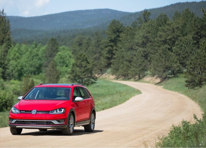 Volkswagen Alltrack Named Canadian Vehicle of the Year