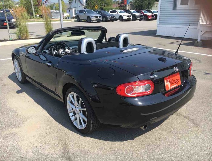 http://img1.sm360.ca/ir/w700h530c/images/inventory/king-mazda/mazda/mx-5/2009/5214780/5214780_09367_2009-mazda-mx-5_008.jpg
